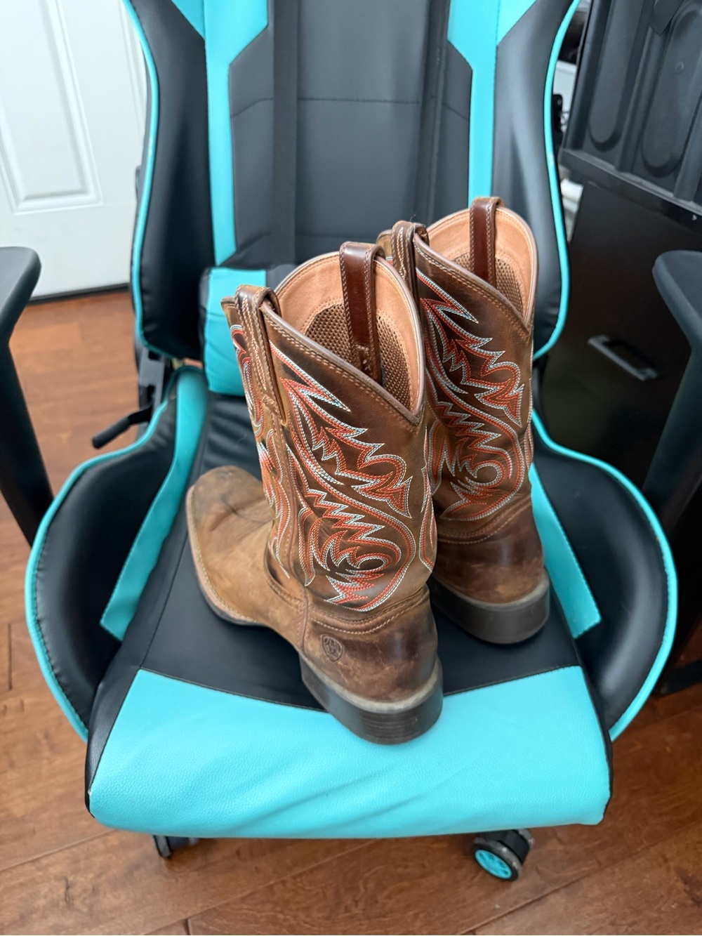 Adult Ariat Cowboy Boots - Brown (used)
